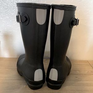Kids hunter boots (like new)